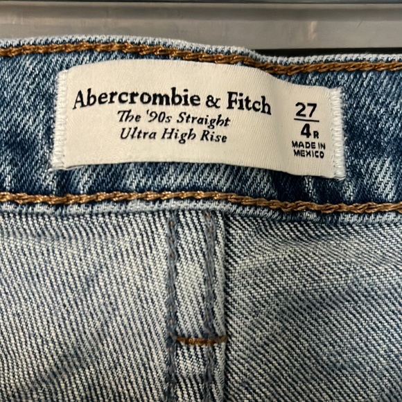 Abercrombie& Fitch The 90s Straight Ultra High Rise Jeans - Picture 4 of 7